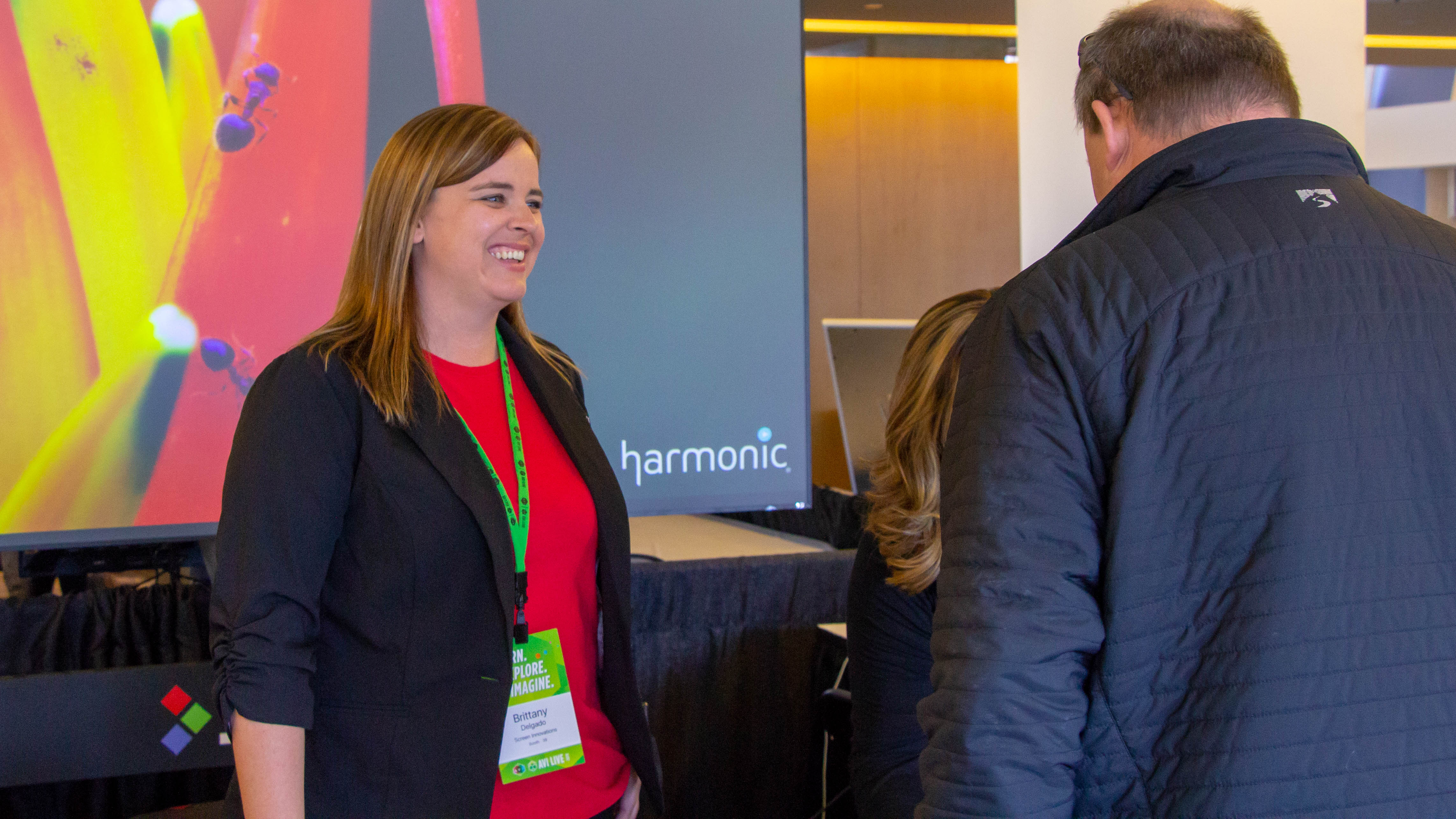 Brittany Delgado, with Screen Innovations, talks with an attendee at AVI LIVE in Minneapolis. | AVI Systems