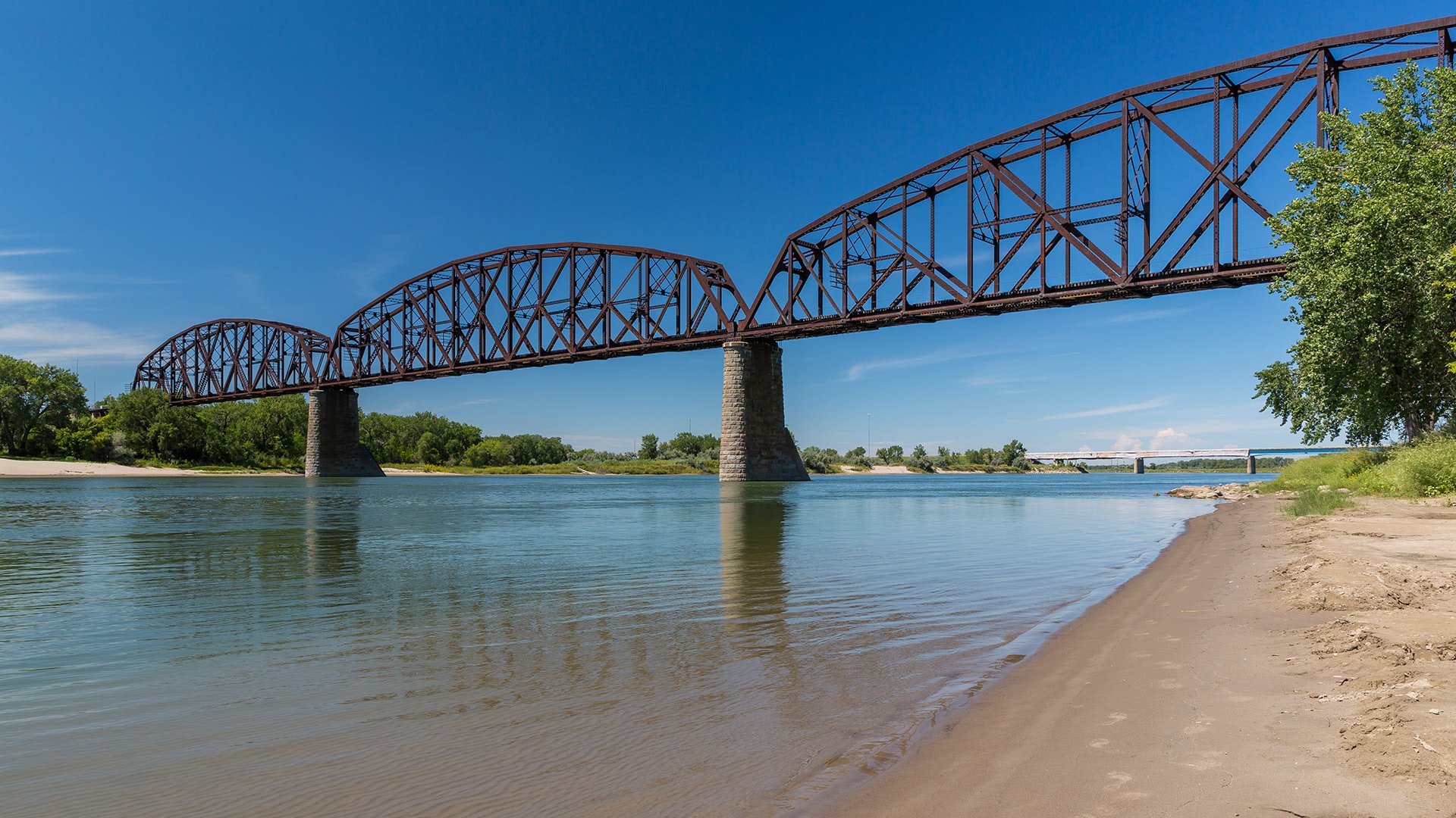 Image{width=1920,height=1080,url='https://www.avisystems.com/hubfs/AVI-2020/images/locations/bismarck-nd-skyline.jpg',altText='',fileId=null}